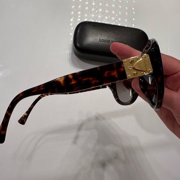 Louis Vuitton sunglasses - Picture 2 of 5